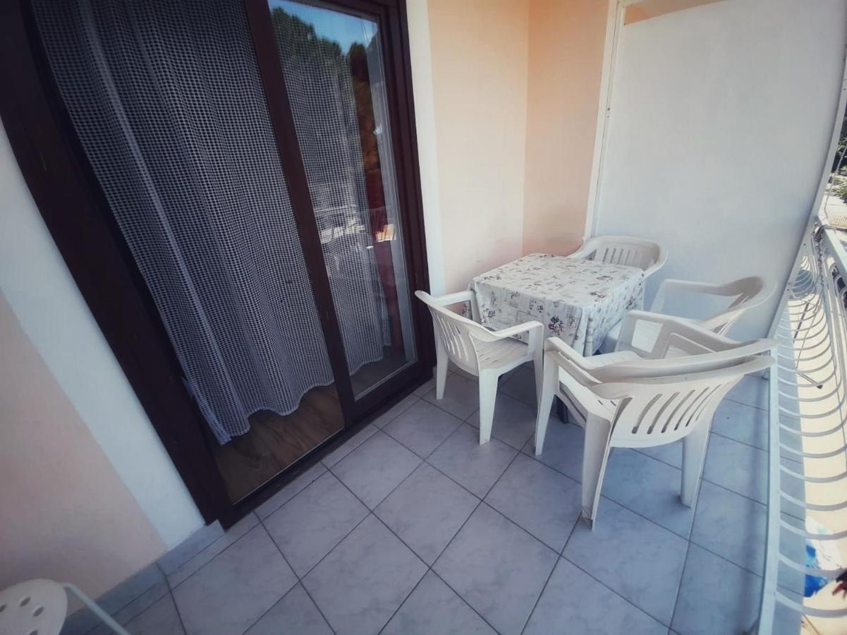 Apartmani Leon Биоград-на-Мору Экстерьер фото