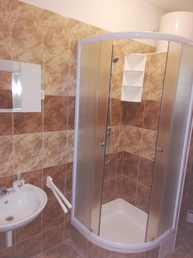 Apartmani Leon Биоград-на-Мору Экстерьер фото